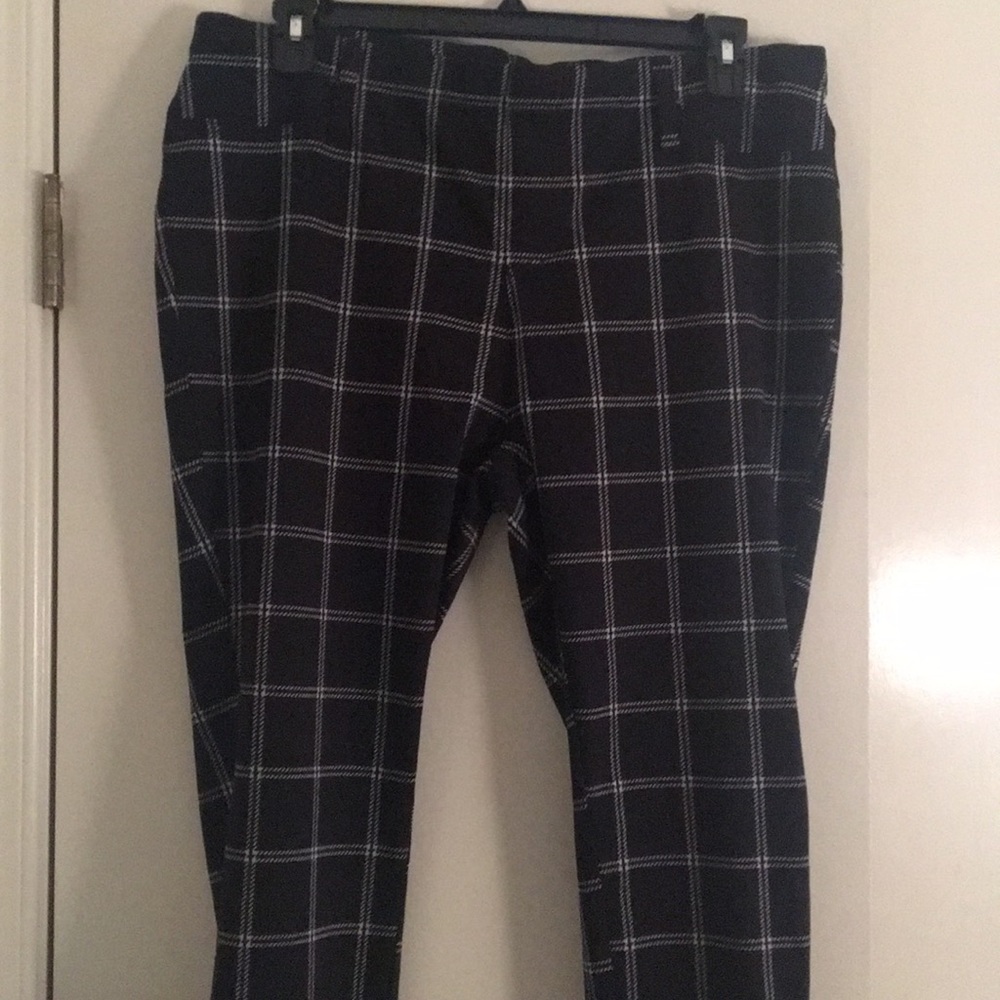 Black & White Plaid Jeggings